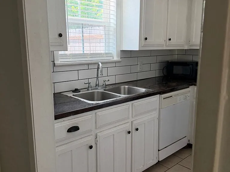 224-238 Zuni Dr — Photo 2