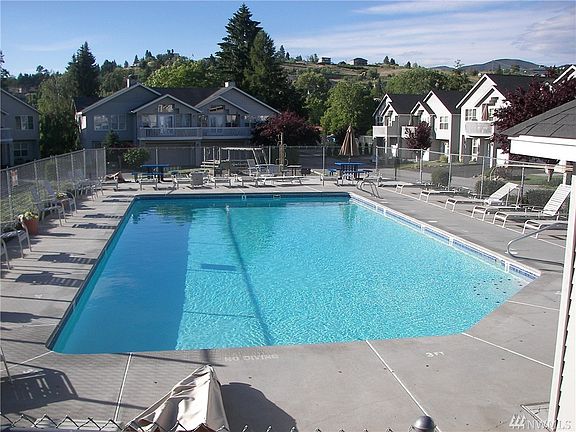 2nd image of 216 Parkway Dr