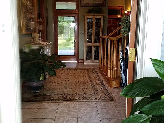 2nd image of 716 W Lakeshore Dr