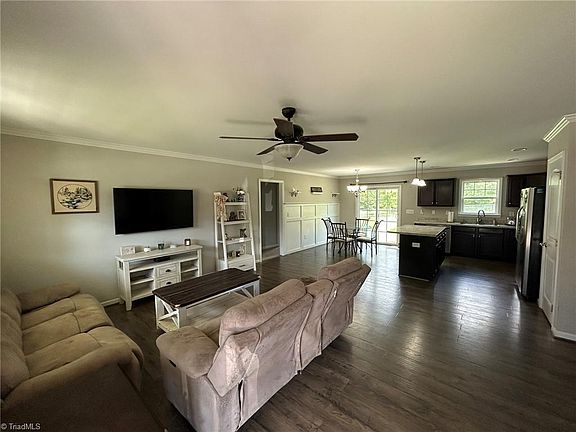 4th image of 358 Twin Creeks Dr