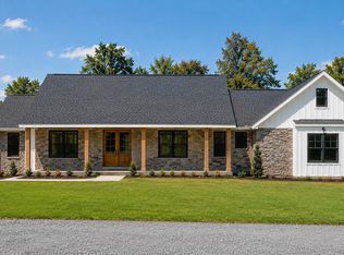 425 Ayers Creek Dr, Toccoa, GA 30577