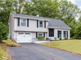 5 Wildwood Rd, North Smithfield, RI 02896