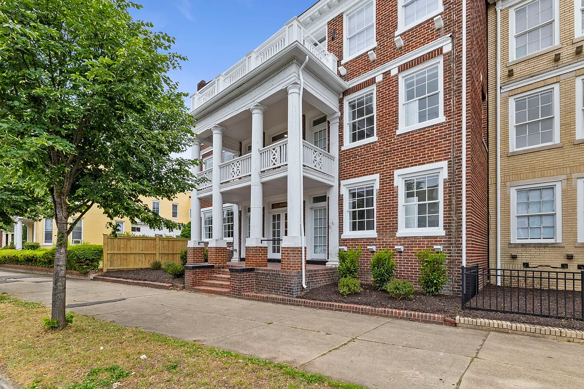 Building Photo - 806 N Arthur Ashe Blvd #9