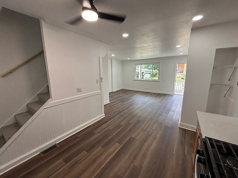 17 Dean St — Photo 2