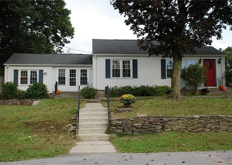 1st image of 4 Arnold Dr