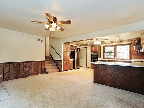 5th image of 15657 Laramie Ave