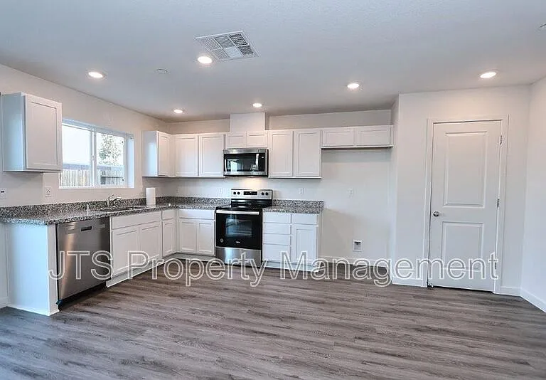 2097 Shady Tree Cir — Photo 11