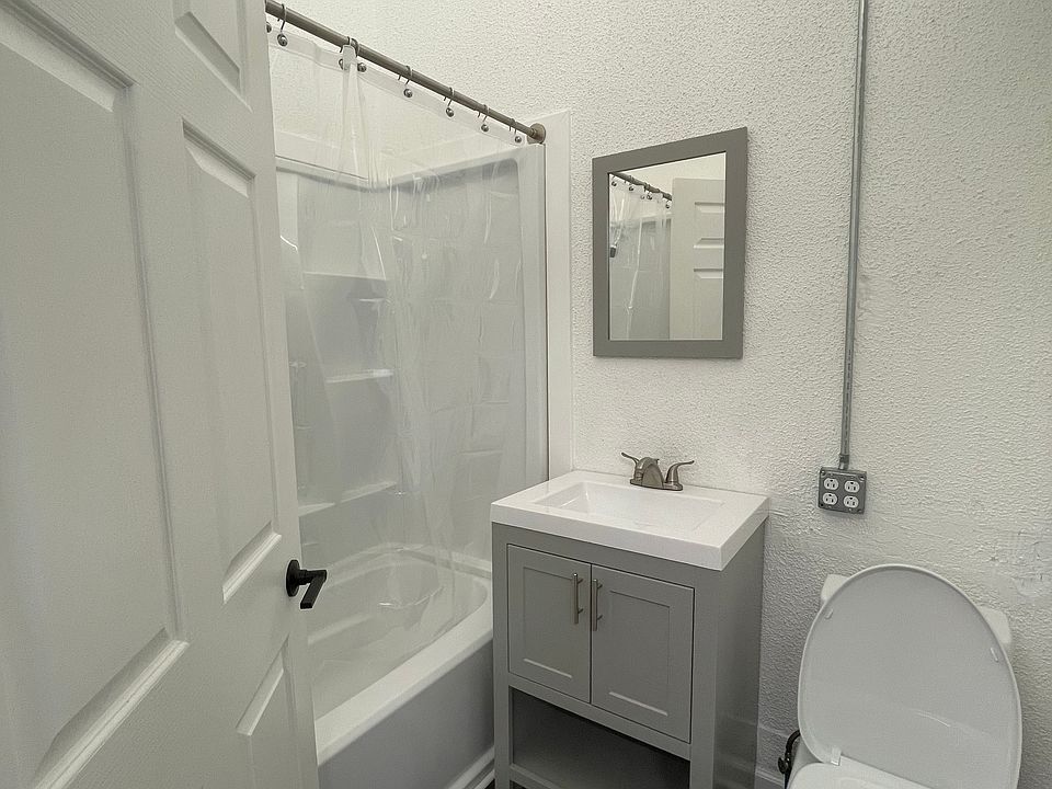 Bathroom with automatic fan