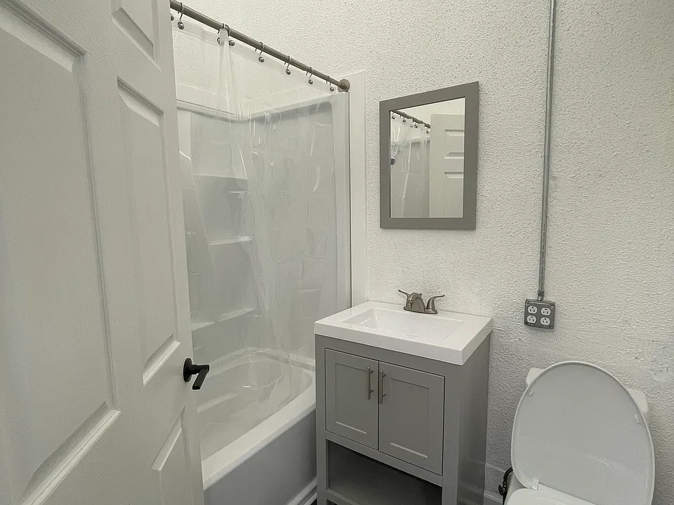 Bathroom with automatic fan