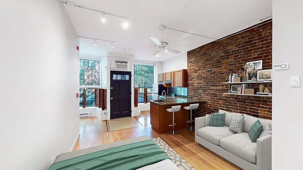 Photo 2 of 8 - 476 Shawmut Ave #1 - Boston, MA Building Photo - 476 Shawmut Ave #1