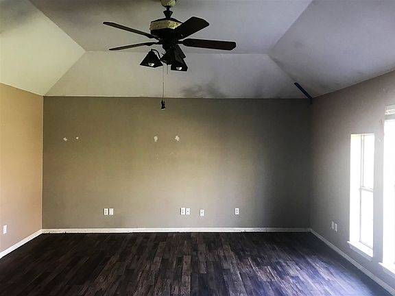 2nd image of 241 Glendale St