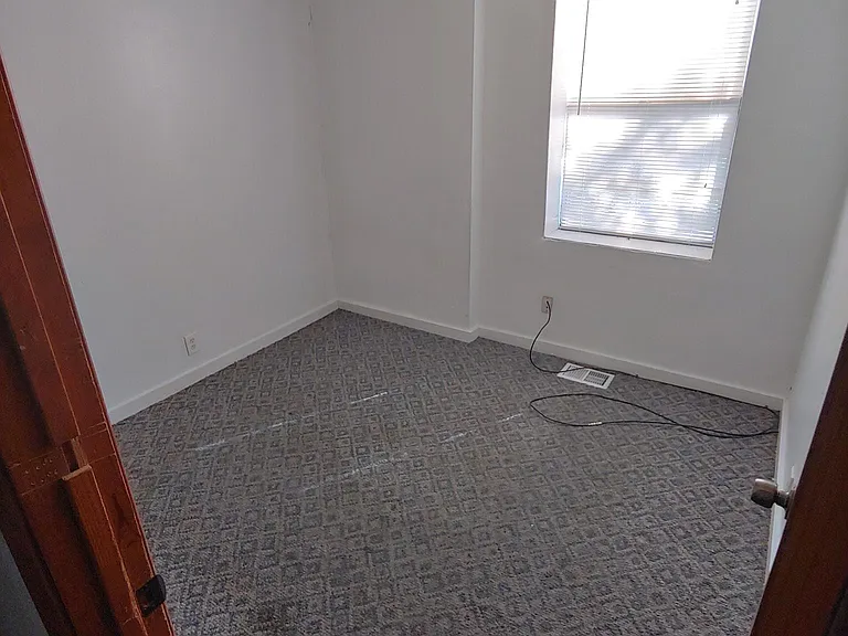 2132 John Ave — Photo 8