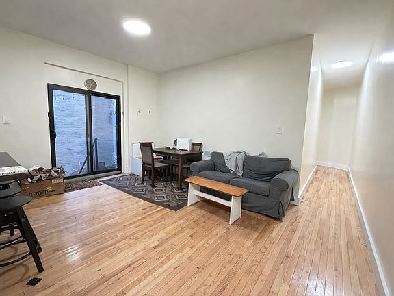 2nd image of 992 Park Pl #2D