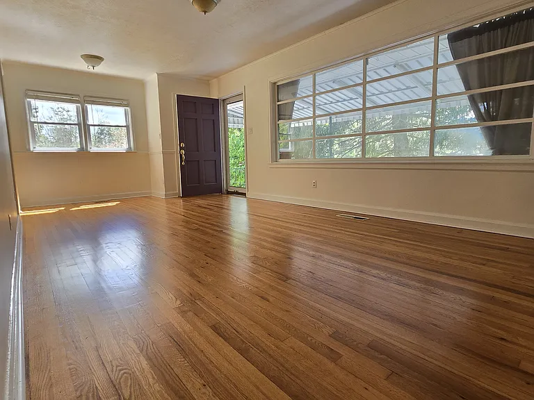 140 Arthur Rd — Photo 2