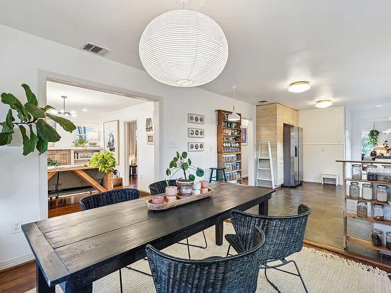 2732 Catherine St — Photo 3