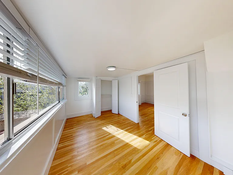 1077 Ashbury St — Photo 4