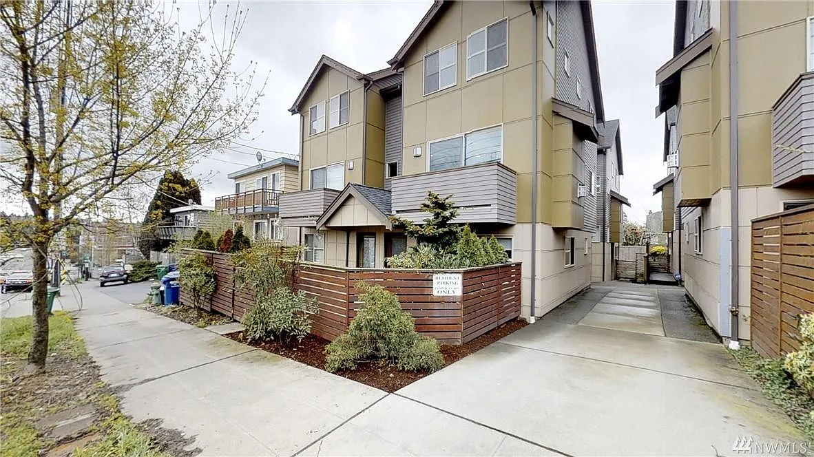 3 bed, 3.5 bath, 1290 sqft, $2,995 — Photo 1