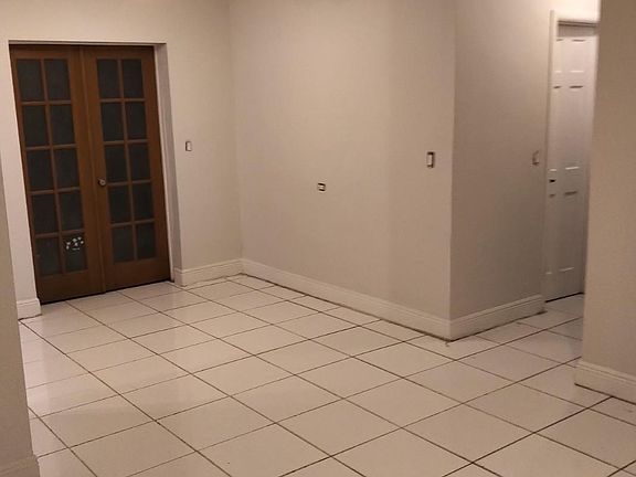 3rd image of 2813 Acapulco Dr
