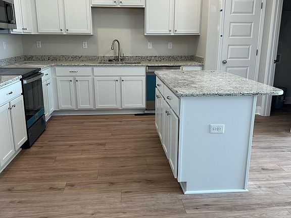 5th image of 3728 Andreas Dr