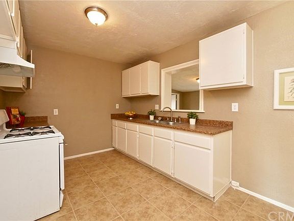 4th image of 18452 Banyan Ave