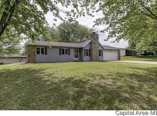 2 Timbercrest Dr, Sherman, IL 62684