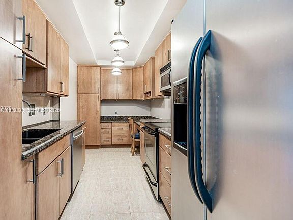 4th image of 4001 Hillcrest Dr APT 914
