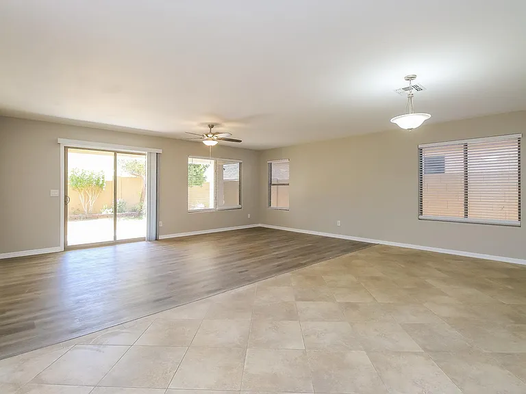 33023 N Quarry Hills Dr — Photo 4
