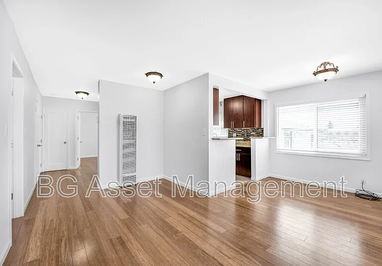 1919 Curtis St #10 — Photo 6