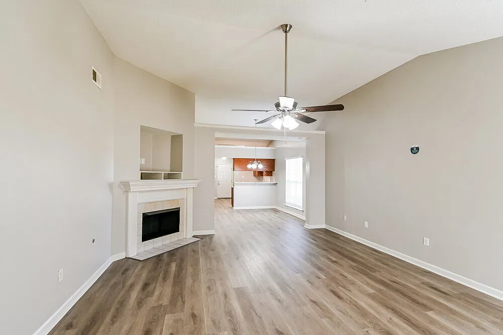3 bed, 2.0 bath, 1688 sqft, $1,890 — Photo 3