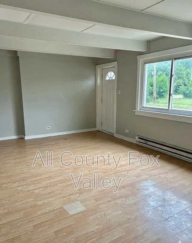 2 bed, 1.0 bath, $1,050 — Photo 2