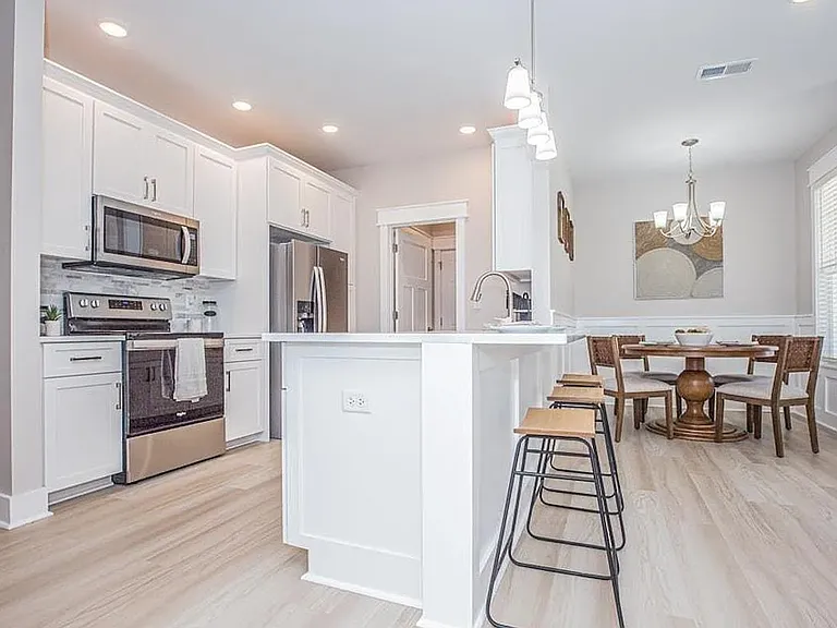 8635 Pebble Creek Dr — Photo 7