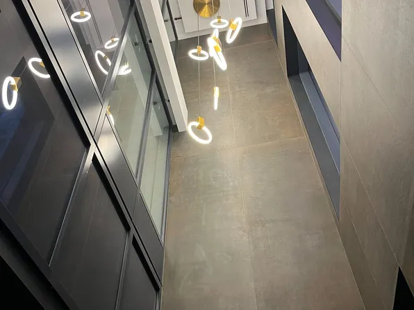 327 King St W, Toronto, ON