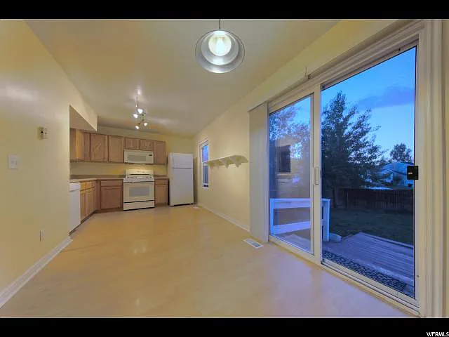 386 W 500 N — Photo 14