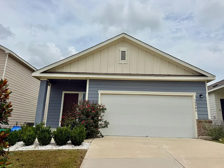 19505 Cloudy Bay Dr — Photo 1