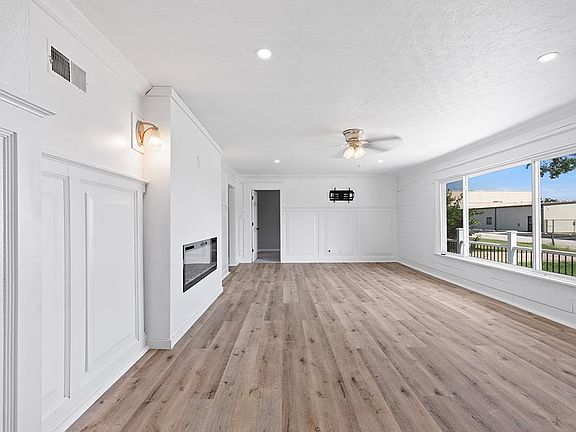 5th image of 304 W 2nd Street