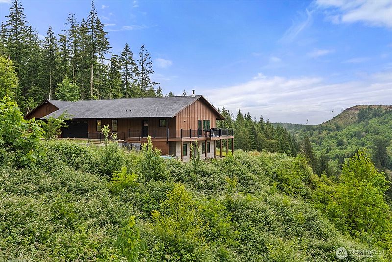 3rd image of 484 Salmon Creek Road