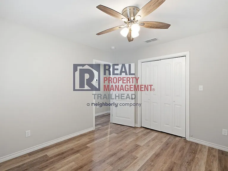 1590 W Long St — Photo 13