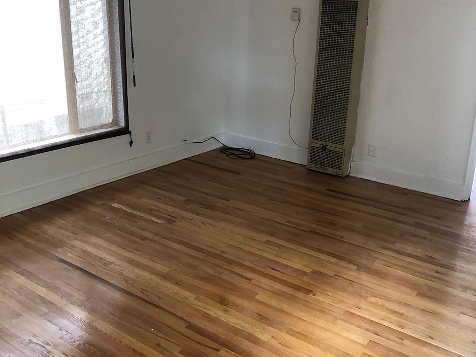 2nd image of 1501 N Stanton St #8