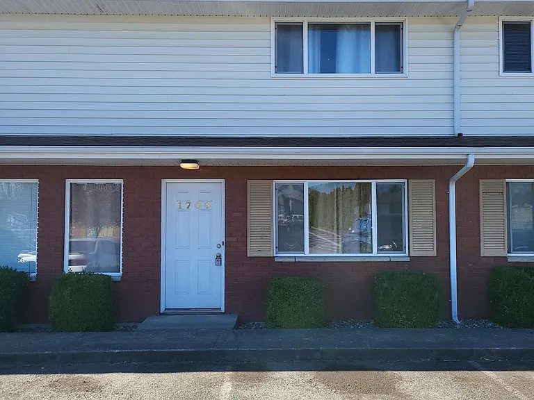 1703 Windsor Dr — Photo 1