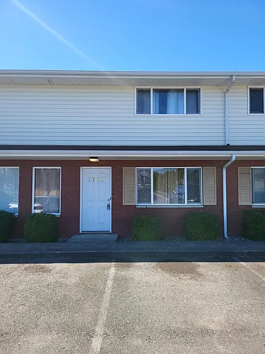 1703 Windsor Dr Photo 1