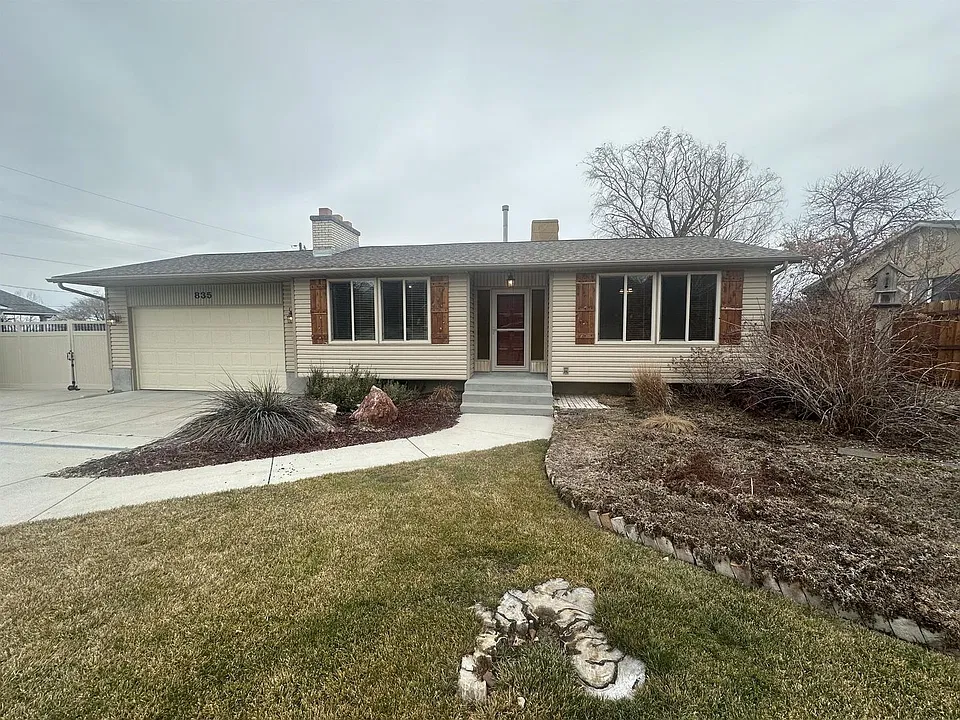 835 E Canyon Breeze Ln