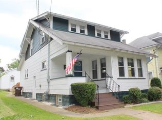 208 Edgewood Ave, Grove City, PA 16127