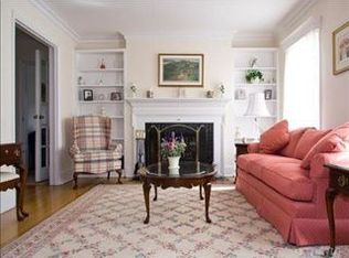 8 Meadowbrook Rd, Syosset, NY 11791