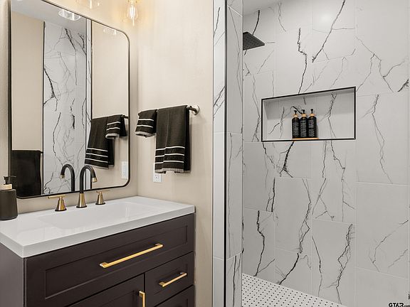 5th image of 1805 Buckner St