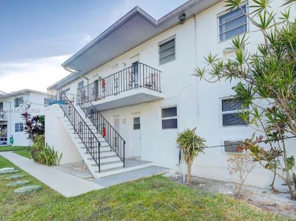 1060 SE 14th Pl APT 16C