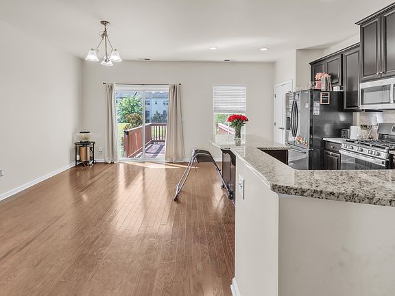 5th image of 541 Pemberwich Pl