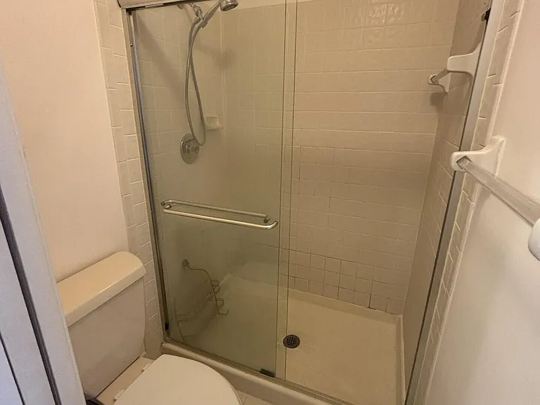 110 SE 7th St #5 — Photo 13