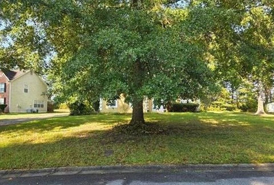 2nd image of 9854 Point View Dr