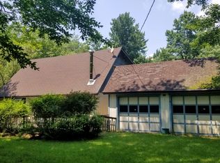 125 Freedom Pl, Greentown, PA 18426