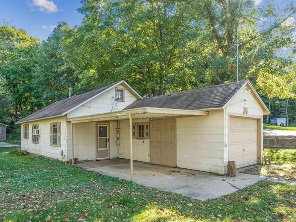 318 12th St, Rapids City, IL 61278